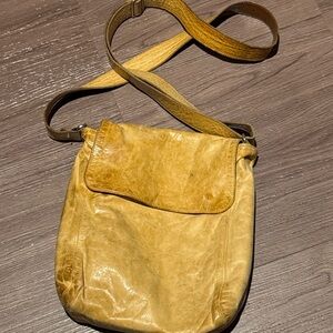 M0851 Tan Leather Crossbody Bag